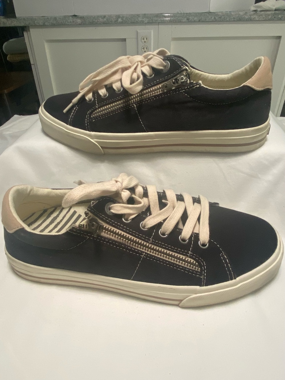 Taos Footwear Black and Cream Low-Top Women's Sneakers